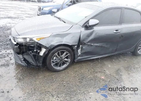 2024 Kia Forte Lxs z USA, uszkodzony, nr VIN 3KPF24AD9RE735321